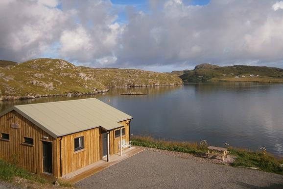 Otter Bunkhouse loch