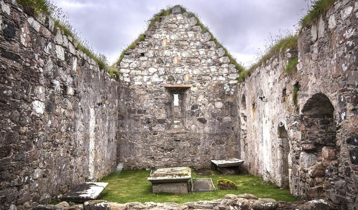 Inside the ruins of Eaglais na h-Aoidhe Inside the ruins of Eaglais na h-Aoidhe