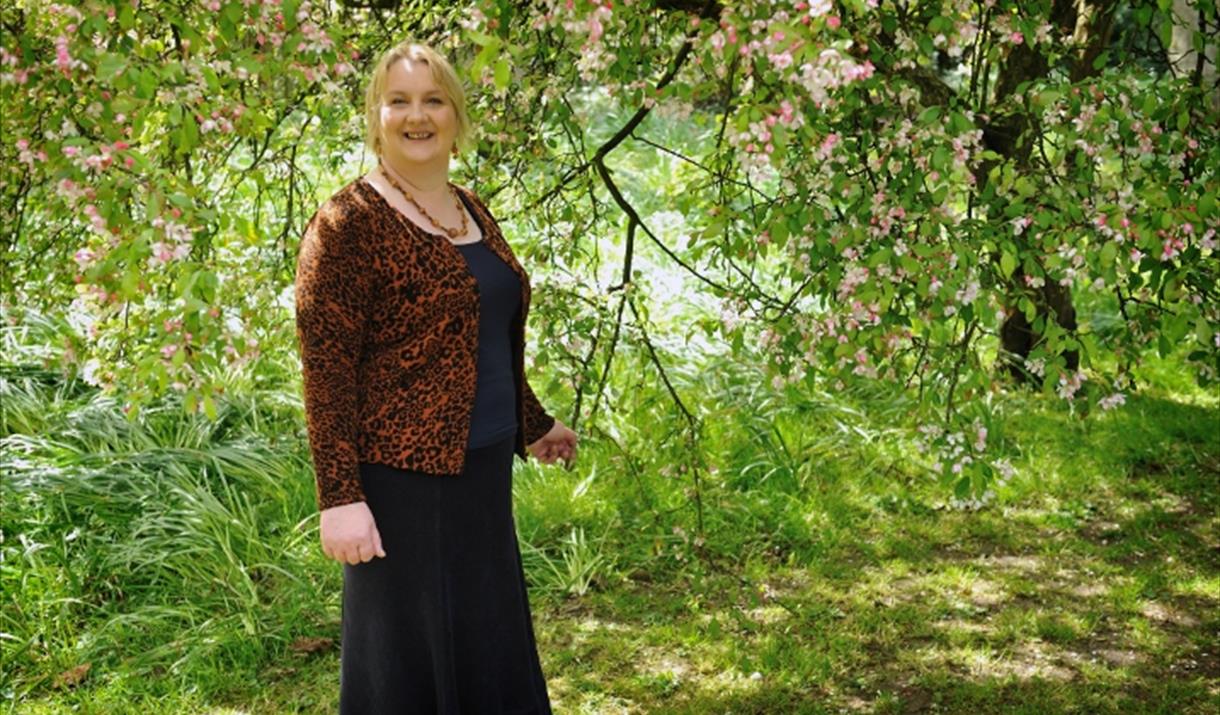 Maggie Smith - Gaelic and Culture Tour Guide Maggie Smith - Gaelic and Culture Tour Guide