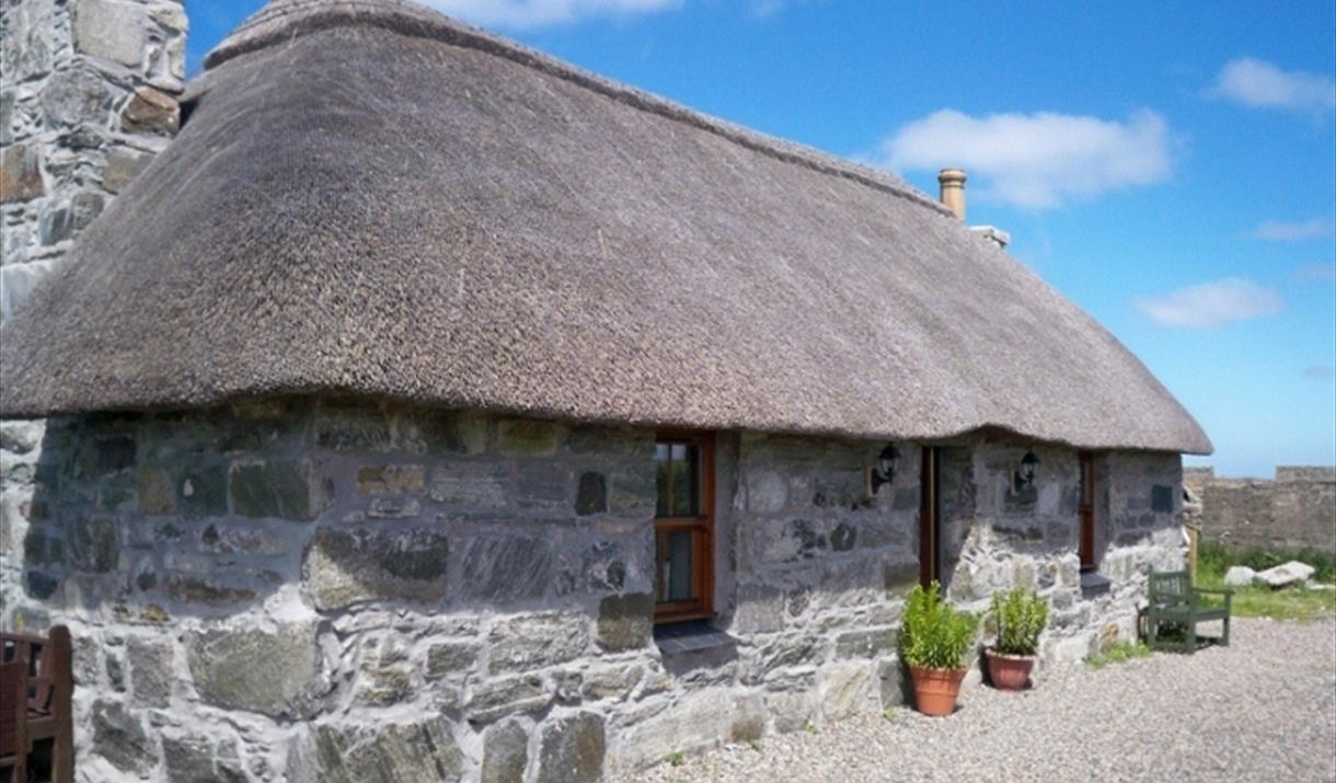 Taigh Neill stone house with thatch Taigh Neill stone house with thatch